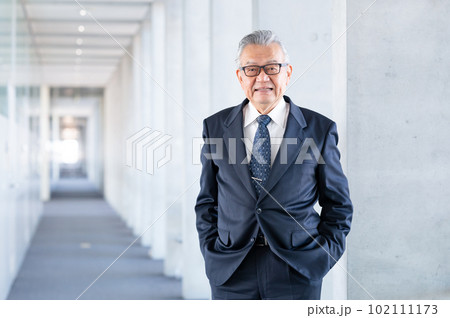 ビジネス　シニア　社長 102111173