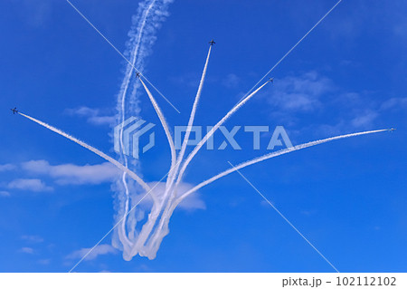 広がるブルーインパルス 102112102