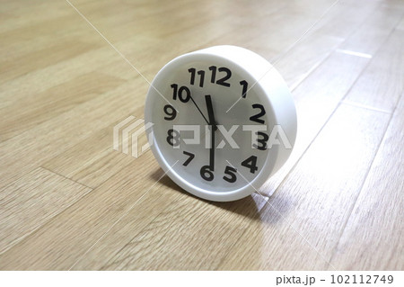 時計　目覚まし時計 102112749