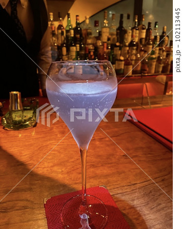 バーのカクテル バーのカクテル 102113445