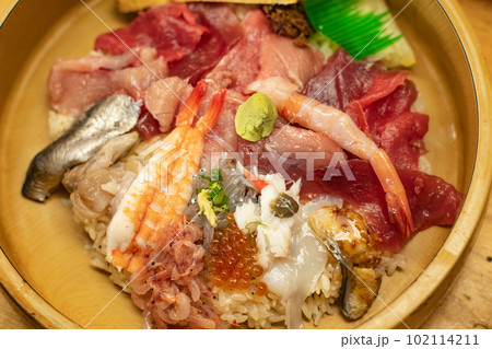 海鮮丼　ちらし寿司　寿司　鮨　海鮮　マグロ　エビ　焼津　静岡　しらす　光物　タマゴ 102114211