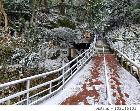 The Nanzo-in Temple is Shingon Buddhist temple in Fukuoka .Landmark after snow fall The Nanzo-in Temple is Shingon Buddhist temple in Fukuoka .Landmark after snow fall 102116103