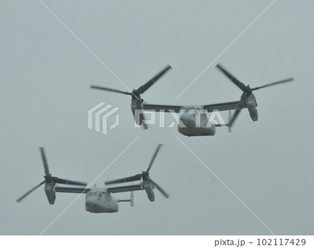 オスプレイ編隊飛行② 102117429