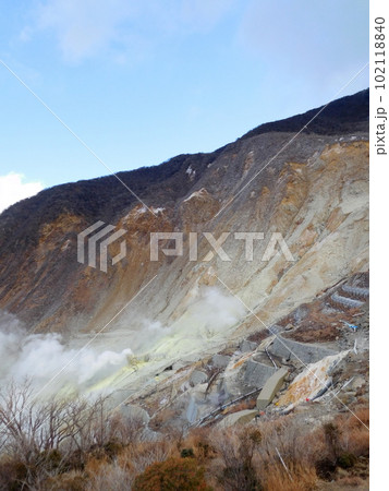 箱根 冬の大涌谷の蒸気 箱根 冬の大涌谷の蒸気 102118840