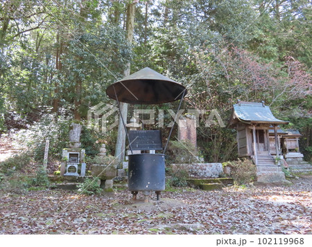 岡山県指定天然記念物の宗堂の桜のある妙泉寺跡、宗堂の桜の生みの親 雲哲院日鏡上人の供養塔、手洗い 岡山県指定天然記念物の宗堂の桜のある妙泉寺跡、宗堂の桜の生みの親 雲哲院日鏡上人の供養塔、手洗い 102119968