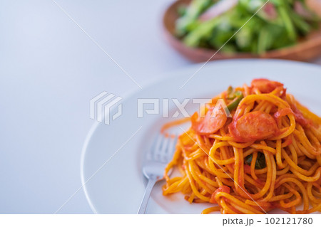 トマトパスタ ナポリタン 洋食屋イメージ素材 102121780