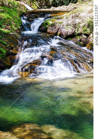 曽爾横輪川の済浄坊渓谷で済浄坊の滝の上にある滝① 曽爾横輪川の済浄坊渓谷で済浄坊の滝の上にある滝① 102123397