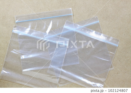 チャック付のストックバッグ 102124807