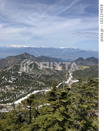 春スキー_志賀高原横手山 _渋峠スキー場_春先のスキー場_残雪 春スキー_志賀高原横手山 _渋峠スキー場_春先のスキー場_残雪 102124858