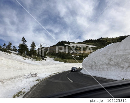 志賀高原横手山_渋峠_春先_残雪_雪の壁_国道292号_ゴールデンウイーク 102125812