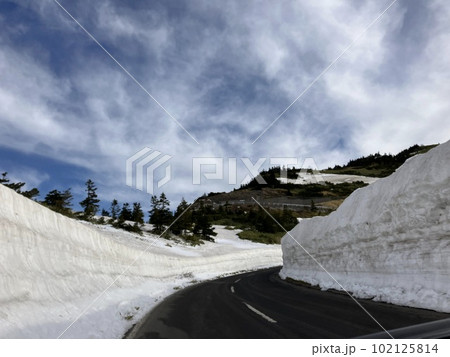 志賀高原横手山_渋峠_春先_残雪_雪の壁_国道292号_ゴールデンウイーク 102125814