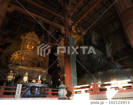 虚空蔵菩薩と盧舎那仏像(奈良・東大寺) 虚空蔵菩薩と盧舎那仏像(奈良・東大寺) 102128953