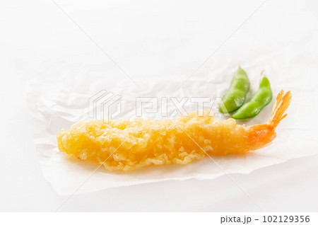 白い背景の海老天 102129356