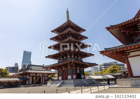 大阪・四天王寺「中門と五重塔」(2023年4月1日撮影) 大阪・四天王寺「中門と五重塔」(2023年4月1日撮影) 102133402