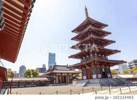 大阪・四天王寺「中門と五重塔」（2023年4月1日撮影） 102133403