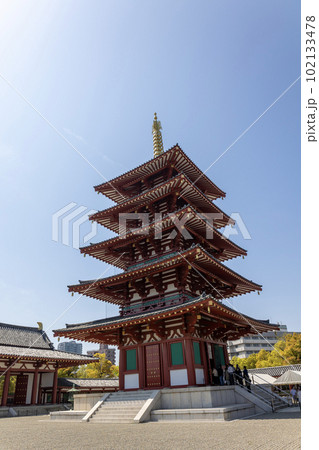 大阪・四天王寺「中門と五重塔」（2023年4月1日撮影） 102133478