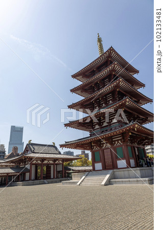 大阪・四天王寺「中門と五重塔」（2023年4月1日撮影） 102133481