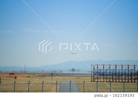 【京浜島緑道公園から見たA滑走路16Rに着陸】 102139193