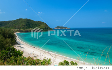 beautiful white sand, blue sea and sky viewpoint from Luklom beach, Samae San island, Sattahip, Chonburi, 102139234
