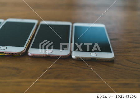 複数のスマートフォン 複数のスマートフォン 102143250