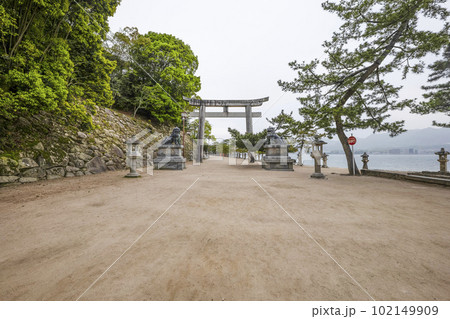 厳島神社 御笠浜の石鳥居 厳島神社 御笠浜の石鳥居 102149909