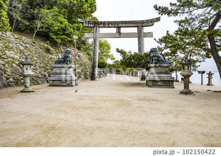 厳島神社 御笠浜の石鳥居 厳島神社 御笠浜の石鳥居 102150422