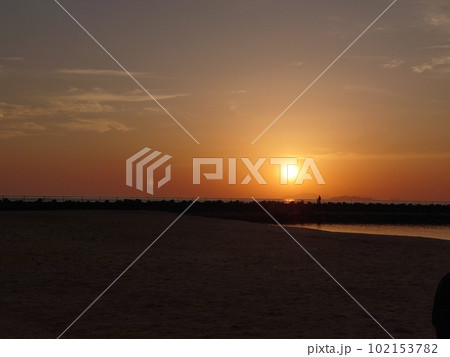 瀬戸内海の夕日 102153782