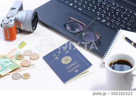 日本国のパスポート(一般旅券5年用紺色)を用意して旅行の計画を立てる 日本国のパスポート(一般旅券5年用紺色)を用意して旅行の計画を立てる 102162323