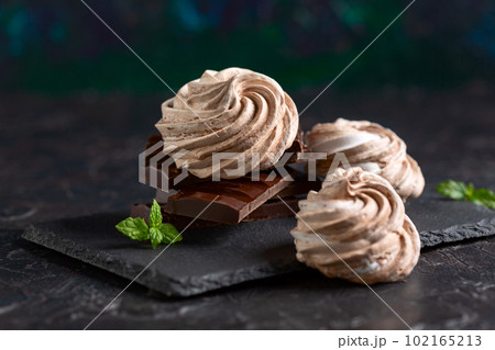 Meringues with dark chocolate. 102165213