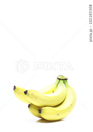 白い背景で撮ったバナナ 102165308