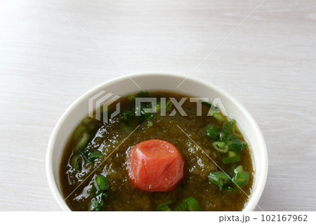 とろろ昆布と梅干しのスープ とろろ昆布と梅干しのスープ 102167962