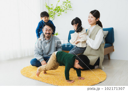 賑やか家族 102171307