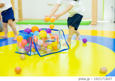 ボール　お片付け　 102171607