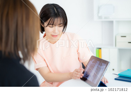 診察 診察 102171812