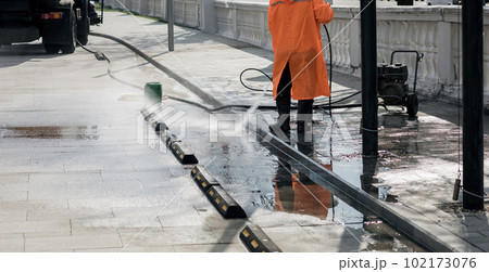 Washing the fountain under a powerful jet Washing the fountain under a powerful jet 102173076