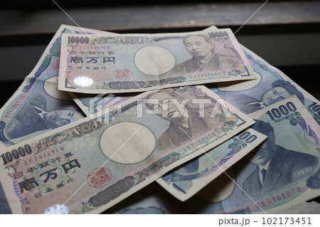 一万円と千円札 一万円と千円札 102173451