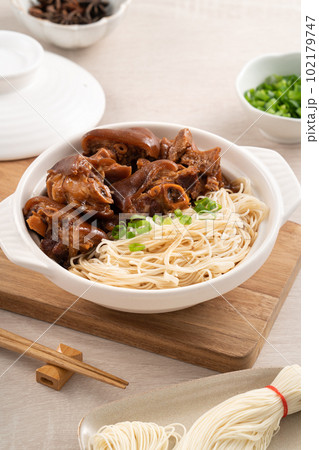 豚足 食べ物 食物 102179747