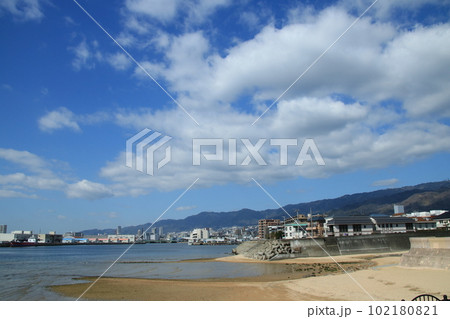 芦屋川(兵庫県芦屋市)河口付近から見た街並み 102180821