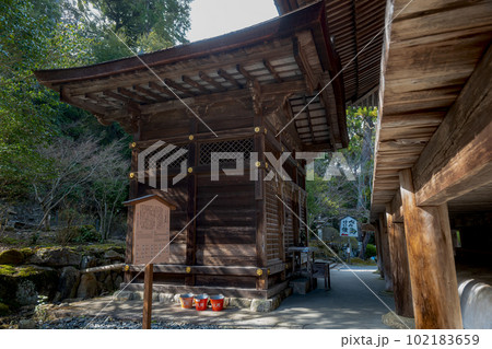 滋賀 三井寺 霊泉が湧き出す閼伽井屋 滋賀 三井寺 霊泉が湧き出す閼伽井屋 102183659