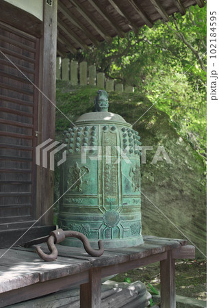 お寺の鐘 お寺の鐘 102184595