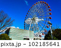 青空の刈谷ハイウェイオアシスにある観覧車 102185641