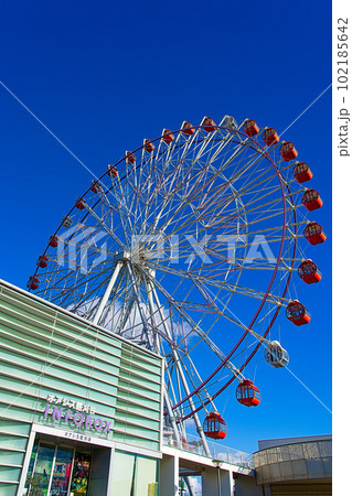 快晴の刈谷ハイウェイオアシスの観覧車 快晴の刈谷ハイウェイオアシスの観覧車 102185642