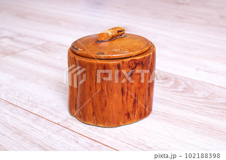 Wooden box with threads and needles closeup Wooden box with threads and needles closeup 102188398