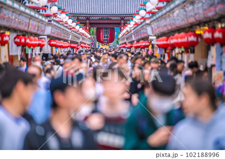 日本の東京都市景観 マ無しの方増加で、もはや感染爆発はない…浅草寺はコロナ前をこえる人流…=5月1日 日本の東京都市景観 マ無しの方増加で、もはや感染爆発はない…浅草寺はコロナ前をこえる人流…=5月1日 102188996