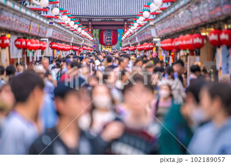日本の東京都市景観 マ無しの方増加で、もはや感染爆発はない…浅草寺はコロナ前をこえる人流…=5月1日 日本の東京都市景観 マ無しの方増加で、もはや感染爆発はない…浅草寺はコロナ前をこえる人流…=5月1日 102189057