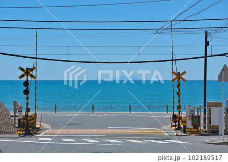 江ノ電 鎌倉高校前の踏切 江ノ電 鎌倉高校前の踏切 102189517