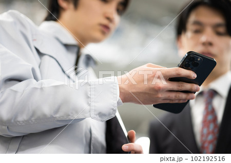 働く仲間たち、ビジネスシーン 働く仲間たち、ビジネスシーン 102192516