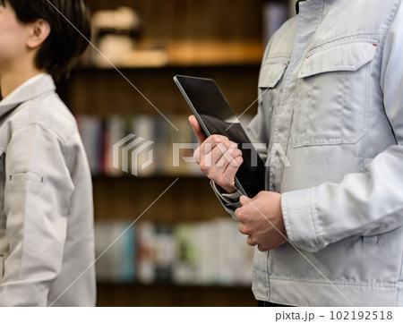 働く仲間たち、ビジネスシーン 働く仲間たち、ビジネスシーン 102192518