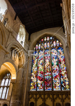 オックスフォードの歴史的な建造物クライストチャーチの中 102195559