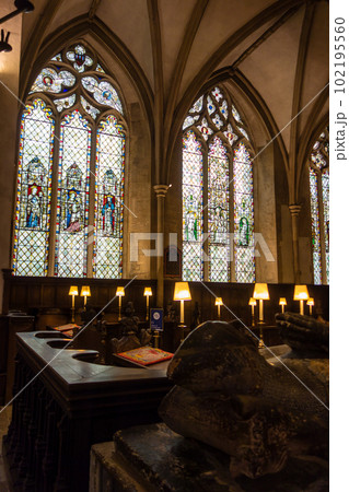 オックスフォードの歴史的な建造物クライストチャーチの中 102195560